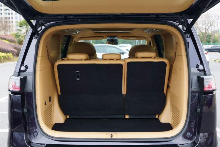 Used VOYAH Dream 2025 PHEV Four-Wheel Drive Prestige Kunpeng Edition
