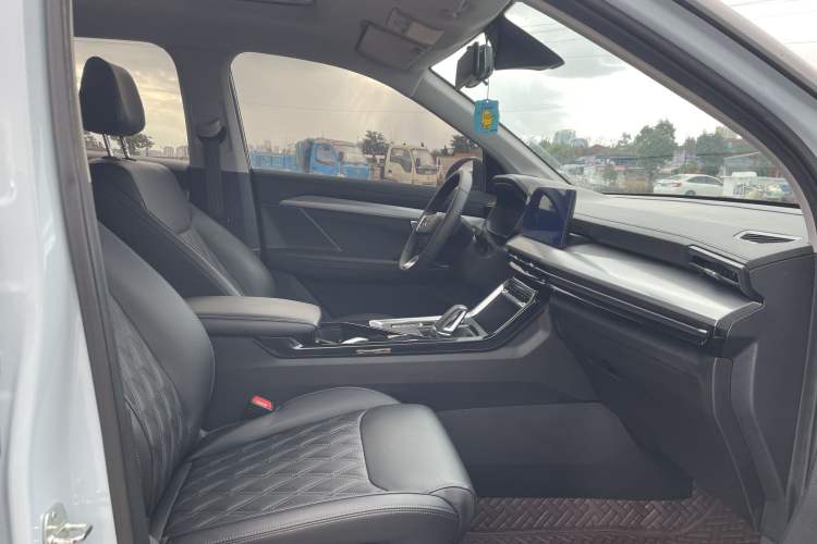 Used Wuling Asta 2022 2.0L DHT Electric-Speed Version
