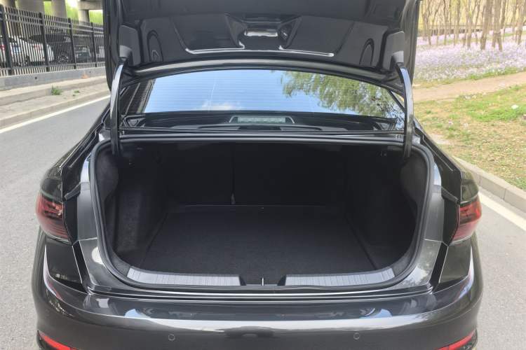 Used Volkswagen Sagitar 2025 300TSI DSG Excellence Edition Trunk