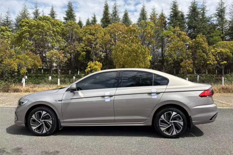 Used Volkswagen Bora 2024 300TSI DSG Prestige Edition Exterior 9