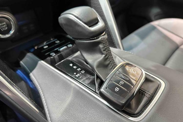 Used Toyota Venza 2023 2.0L CVT Two-Wheel Drive Prestige Version