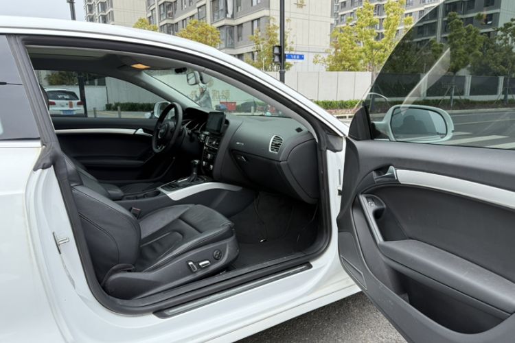 Used Audi A5 2014 Coupe 45 TFSI Right Front Seat