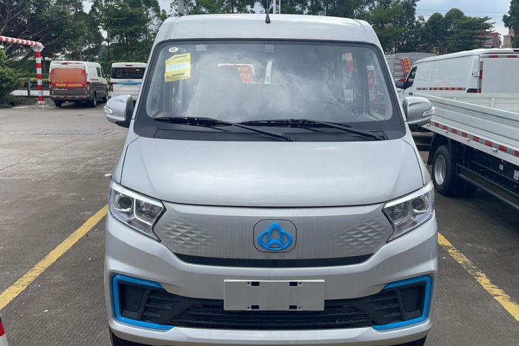 Used CHANGAN KUAYUE Xing V7 EV 2025 Model 316km Flagship Edition, 9 Seats, Sliding Doors, 50.38kWh Exterior 1