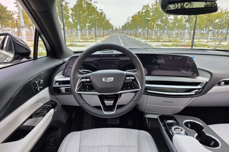 Used Cadillac LYRIQ 2024 Rear-Drive Standard Range Luxury Edition SUPER CRUISE