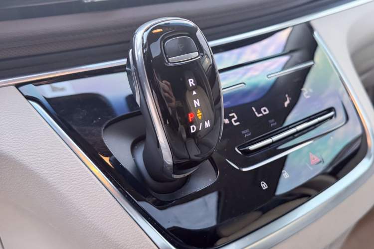 Used Buick GL8 2020 Land Business Class 652T Luxury Model
