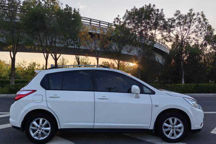 Used Venucia R50 2016 1.6L Manual Elite Edition
