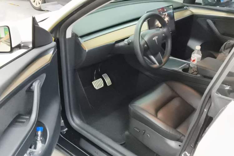 Used Tesla Model Y 2021 Performance High-Performance All-Wheel-Drive Version Interior 4