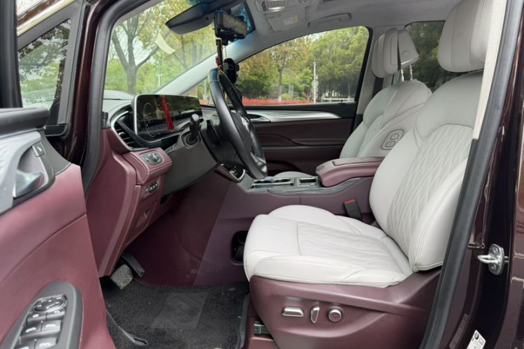 Used Buick GL8 2022 Avenir Aivia Six-Seat Deluxe Edition Left Front Seat