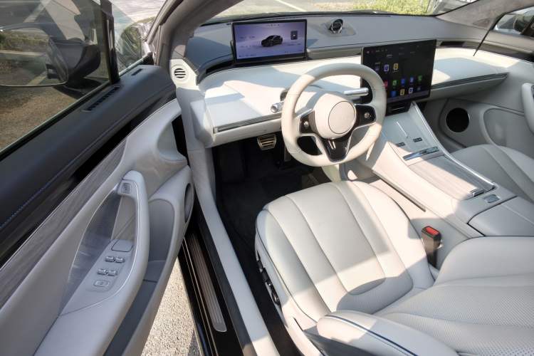 Used Hima Luxeed S7 2025 855 km Max