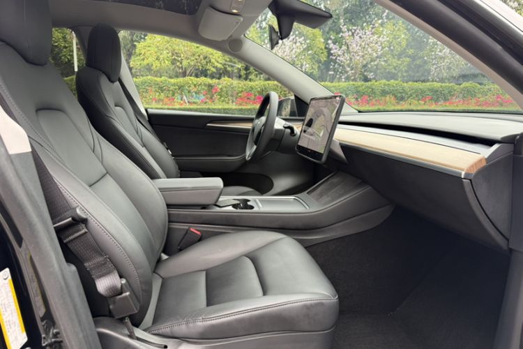 Used Tesla Model Y 2021 Long-Range All-Wheel-Drive Version