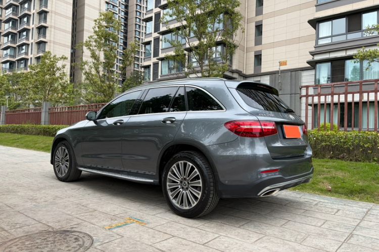 Used Mercedes-Benz GLC 2017 GLC 260 4MATIC Dynamic Edition Exterior 2