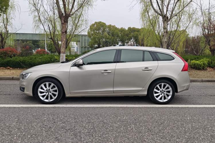 Used Volvo V60 2016 T5 Zhiyi Edition