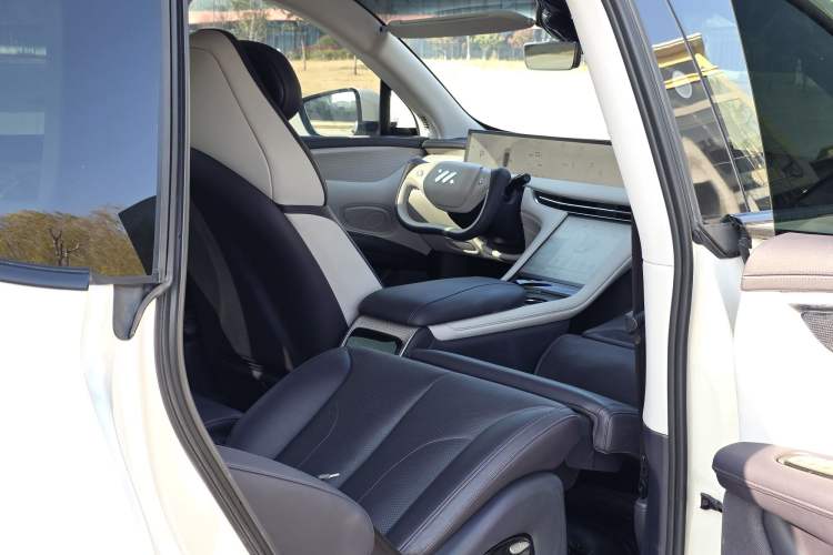 Used IM LS7 2023 90 kWh Elite Rear-Drive Version