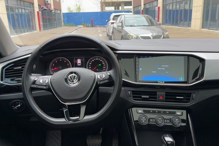 Used Volkswagen Tayron 2019 330TSI Two-Wheel Drive Luxury Model China VI Standard Center Console
