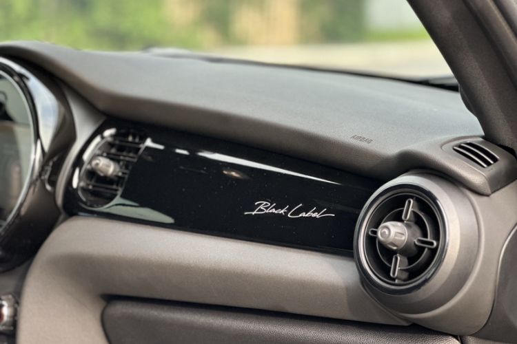 Used MINI MINI 2022 2.0T COOPER S CABRIO Black Badge Special Edition
