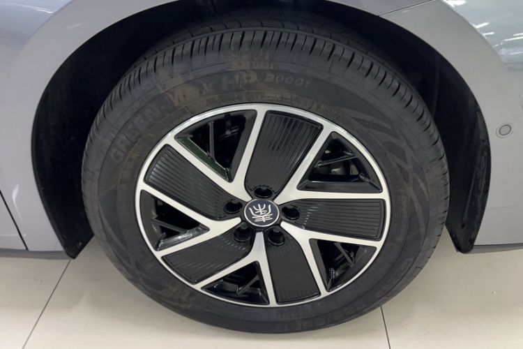 Used BYD Qin L 2025 DM-i Smart Drive 120KM Superior Model
