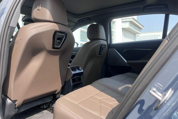 Used BMW i5 2024 eDrive 35L M Sport Package Left Rear Seat