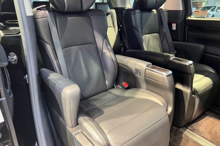 Used Toyota Vellfire 2020 Dual-Engine 2.5L HV Luxury Edition Interior 10