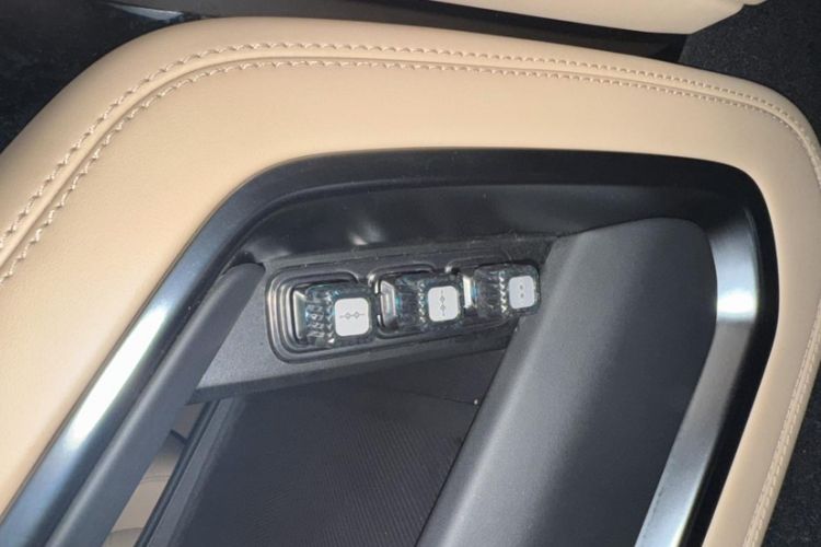 Used Formula Leopard 8 2025 Smart & Brave Flagship Edition 7 Seats