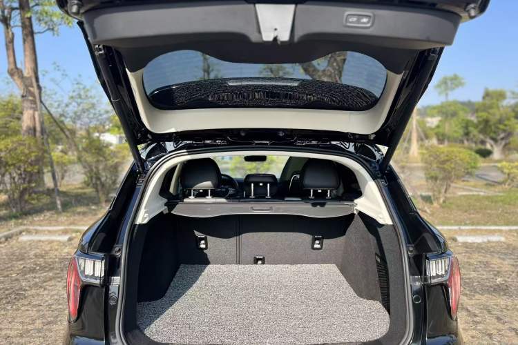 Used Lynk & Co 01 2019 2.0T Two-Wheel-Drive Pro Version China VI Standard Trunk