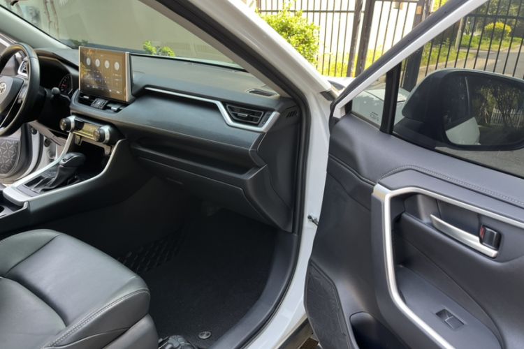 Used Toyota Wildlander 2021 2.0L CVT Two-Wheel Drive Luxury Edition Interior 8