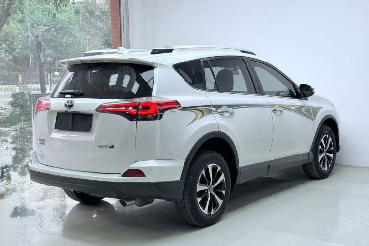 Used Toyota RAV4 2016 2.0L CVT Two-Wheel Drive Fashion Edition China V Standard