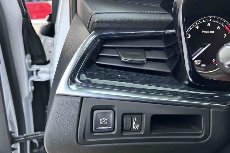 Used Cadillac XT5 2021 28T Luxury Model Interior 6