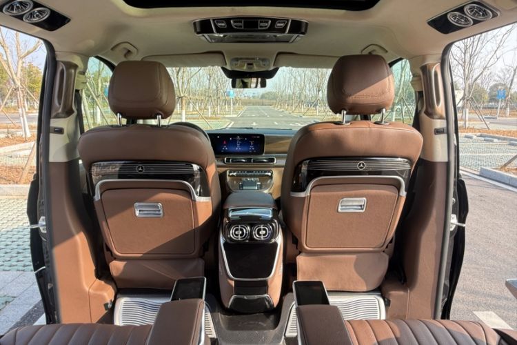 Used Mercedes-Benz V-Class 2024 V 300 Pilot Edition
