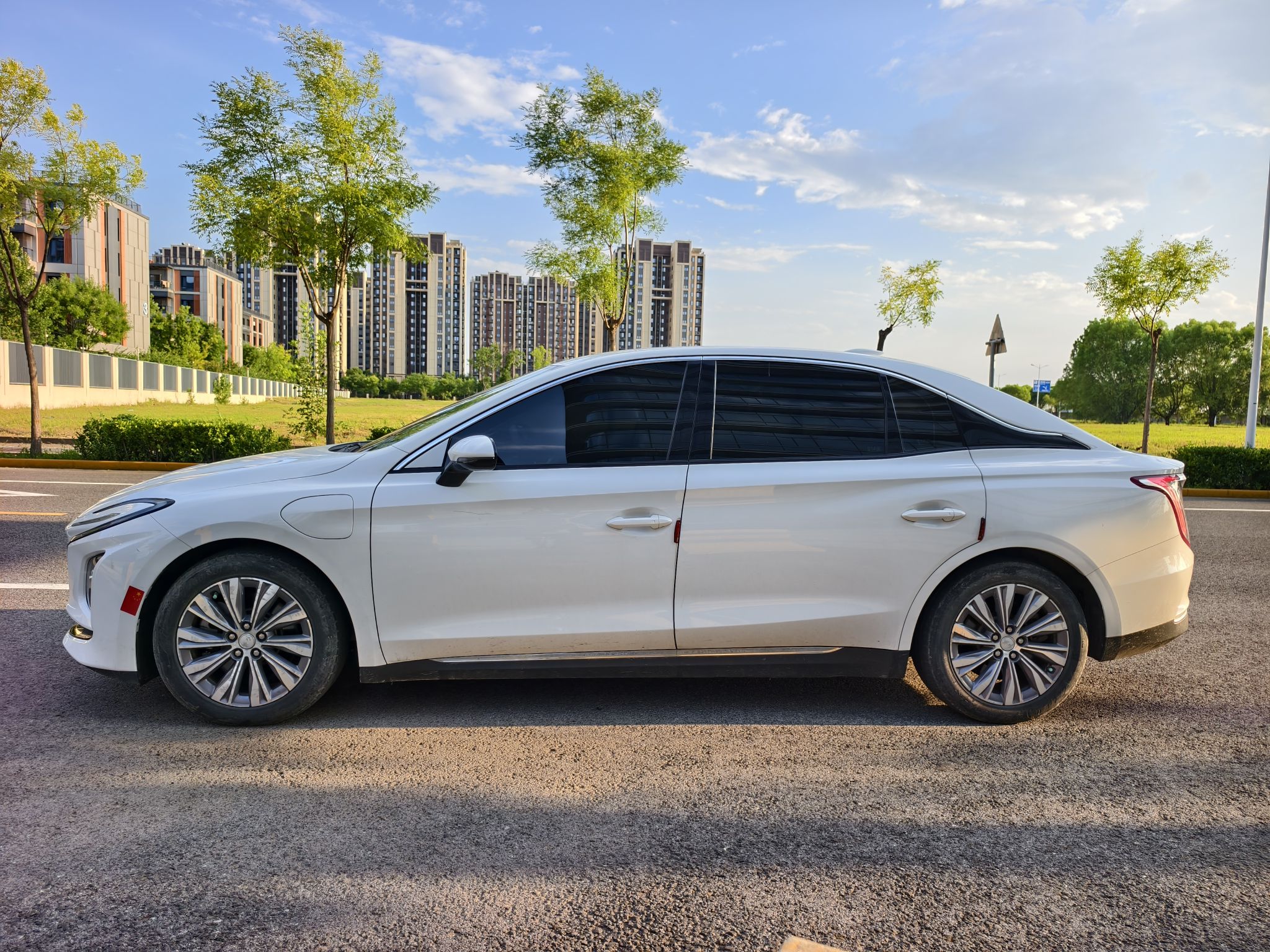 Hongqi E-QM5 2023 620km PLUS — снимка 6