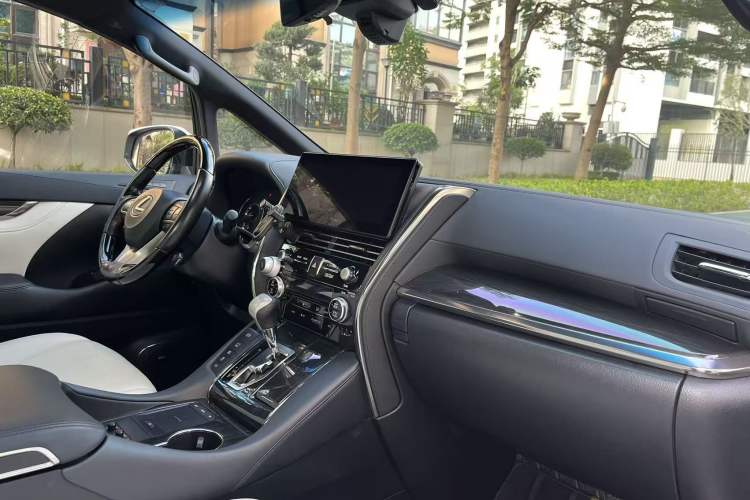 Used Lexus LM 2020 300h Seven-Seat Elegant Edition