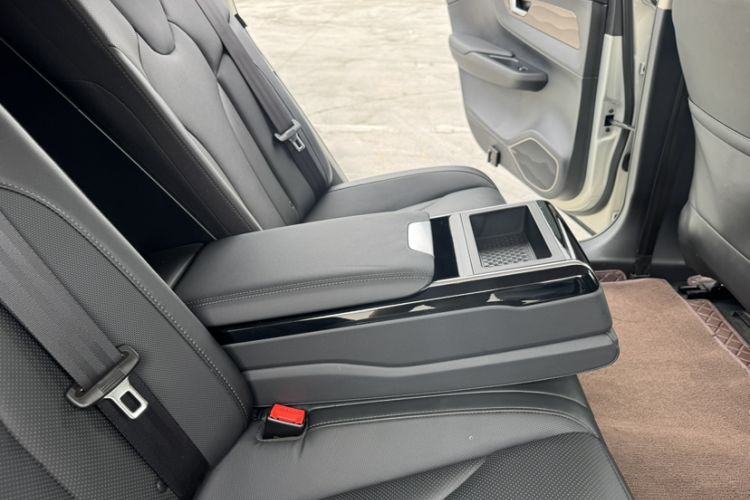 Used Hongqi E-QM5 2022 431 km Charge & Enjoy Edition