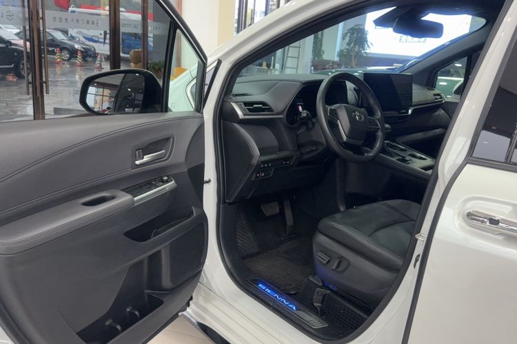 Used Toyota Sienna 2021 2.5L Hybrid Premium Edition
