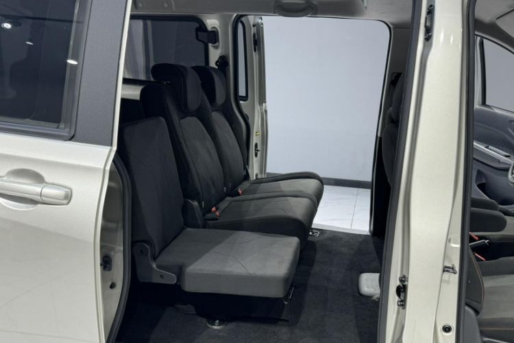 Used Dongfeng Fengon 380 2022 1.5L Comfort-Class Passenger Vehicle (Steel Spring) with 5 Seats
