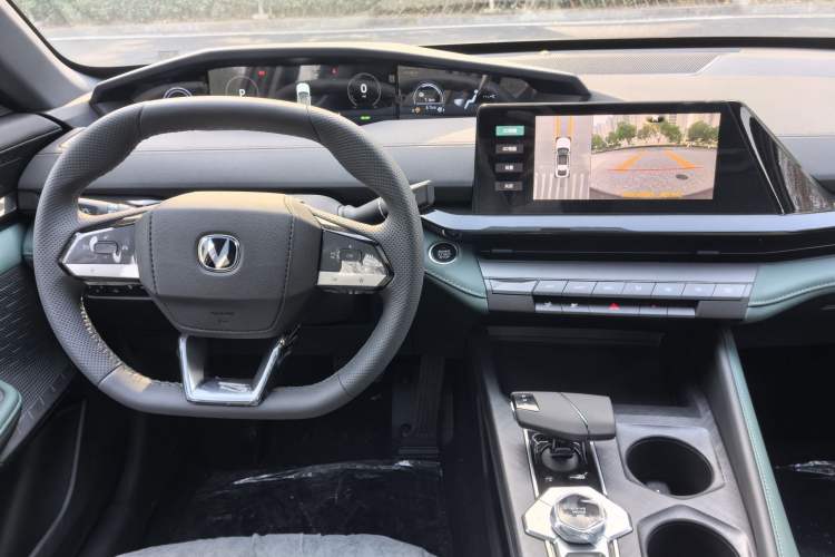 Used Changan UNI-V iDD 2024 Blue Whale Smart Electric iDD 136km Smart & Fun Model