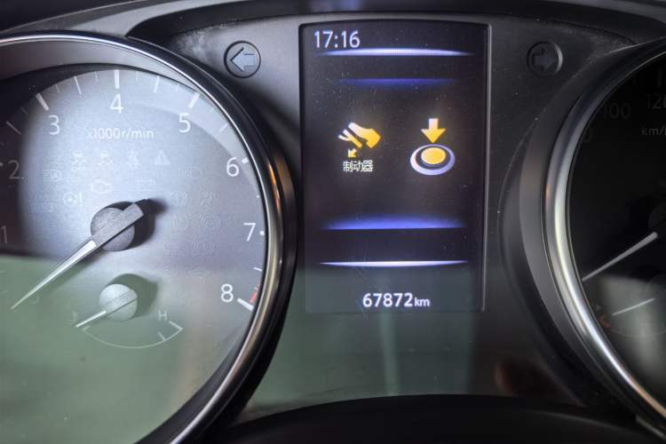 Used Nissan Qashqai 2019 2.0L CVT Luxury Edition Odometer Close Up