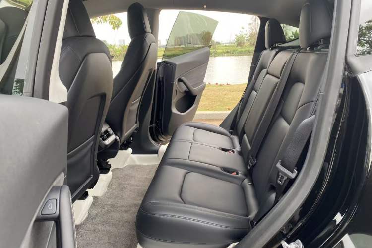 Used Tesla Model Y 2022 Long-Range All-Wheel-Drive Version