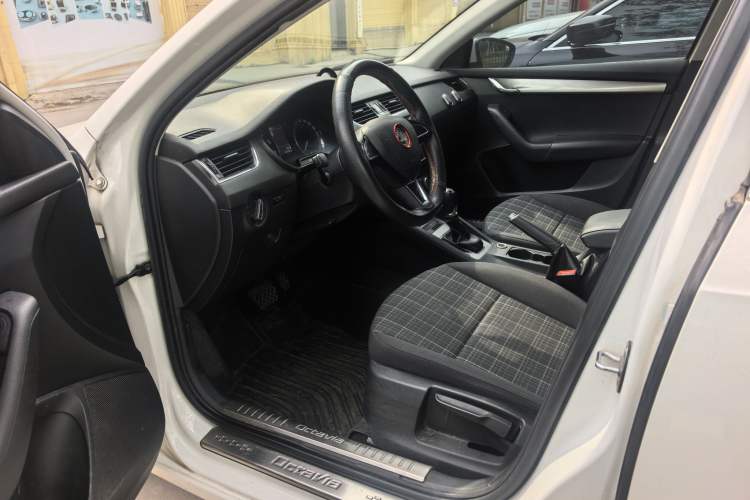 Used Skoda Octavia 2018 TSI230 DSG Comfort Edition Driver Seat