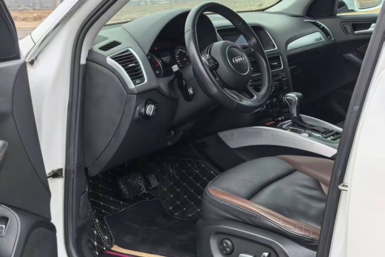 Used Audi Q5 2018 Collector's Edition 40 TFSI Technology Model Interior 2