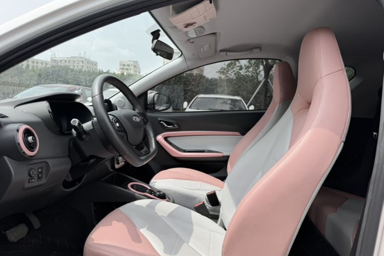 Used Chery Little Ant 2022 Sweet Pink Edition Half-Sugar Version Lithium Iron Phosphate 29.2 kWh 30 kW 301 km