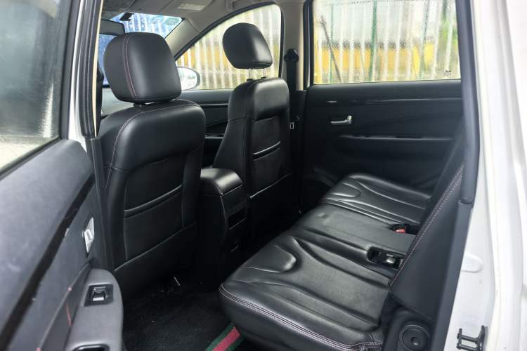 Used Dongfeng Fengon 370 2016 1.5L Manual Luxury Version SFG15-05 7 Seats
