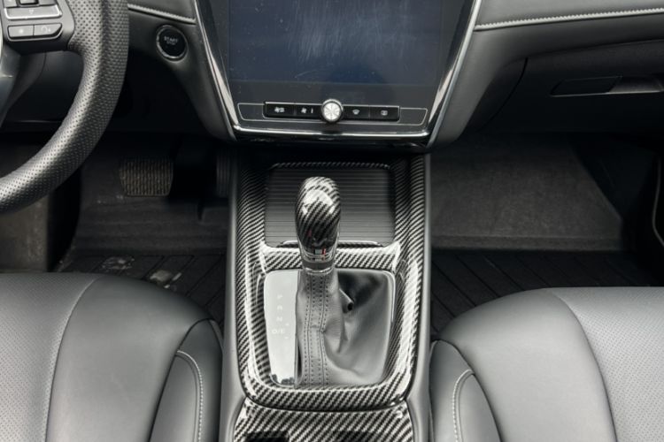 Used Roewe i5 2020 1.5L Automatic 4G Connect Luxury Flagship Edition Interior 7