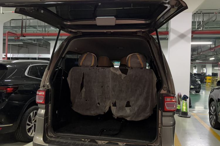 Used FORTHING Lingzhi 2018 M3L 1.6L 7-Seater Comfort Model Trunk
