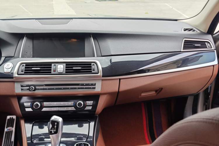 Used BMW 5 Series 2014 520Li Elegant Model Interior 5