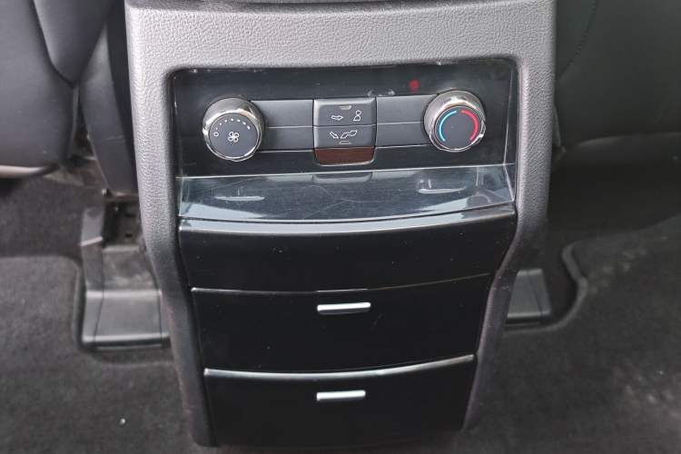 Used Ford Edge 2016 EcoBoost 245 Two-Wheel-Drive Titanium 7-Seater
