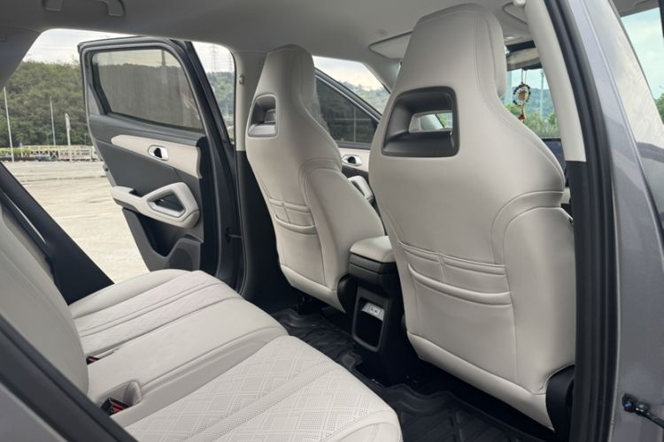 Used BYD Yuan UP 2024 401KM Leading Edition Interior 6