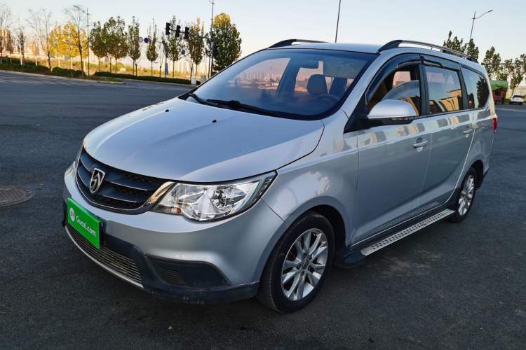 Used Baojun 730 2014 1.5L manual standard trim 7 seats