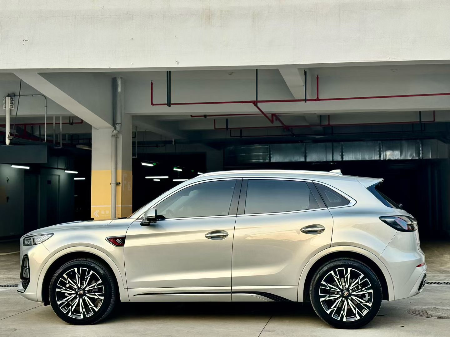 Hongqi HS5 2023 2.0T Four-Wheel Drive Flagship Pro Edition - Chinese Trim Xiang — снимка 4