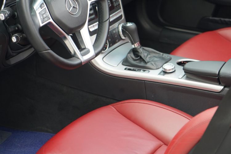 Used Mercedes-Benz SLK-Class 2011 SLK 200 Fashion Model
