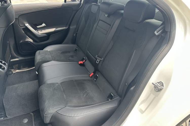 Used Mercedes-Benz A-Class 2022 Revised Version A 200 L Sport Sedan Fashionable Style Interior 7