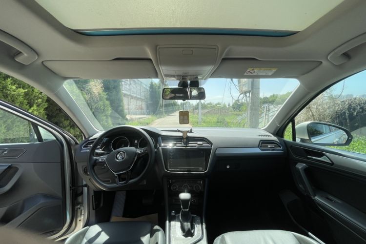Used Volkswagen Tiguan L 2019 Updated Version 330TSI Automatic Two-Wheel Drive Panoramic Comfort Edition China VI Standard Interior 3